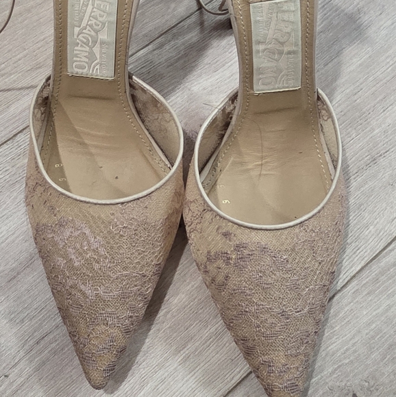 Salvatore Ferragamo Women's Lace Heels - Beige